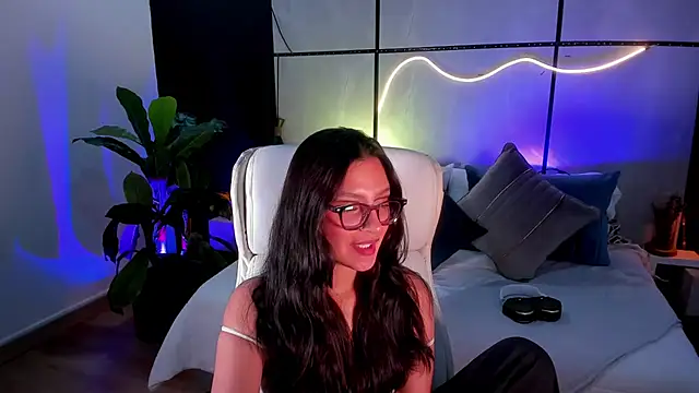 Gia Mazzon online show from November 20, 6:20 pm