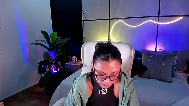 Gia Mazzon online show from November 27, 6:44 pm