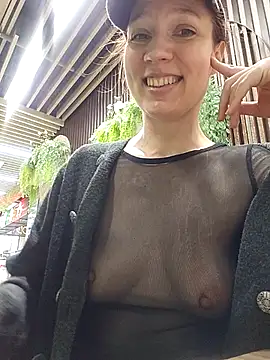 Exhibitionsplit online show from April 18, 9:34 am