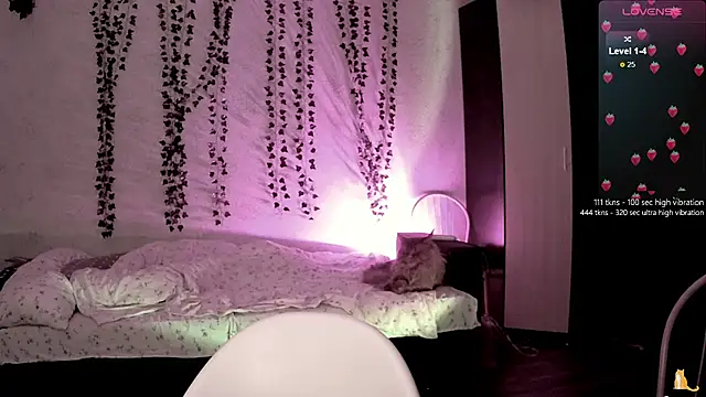 Snapshot of strawberry_elfcat chatting on October 29, 3:36 pm strawberry elfcat online show from October 29, 3:36 pm