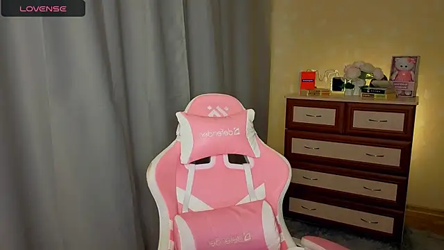 cutie mili online show from April 23, 10:55 am