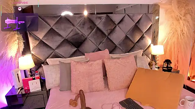 sofhiaa adaams online show from September 26, 11:45 pm