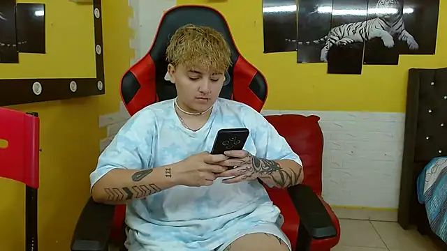 isabeautyx19 online show from October 6, 3:45 am