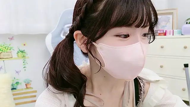 Snapshot of -minami- chatting on October 7, 12:09 pm -minami- online show from October 7, 12:09 pm