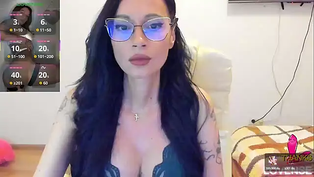 kissnicol32 online show from March 26, 5:58 pm