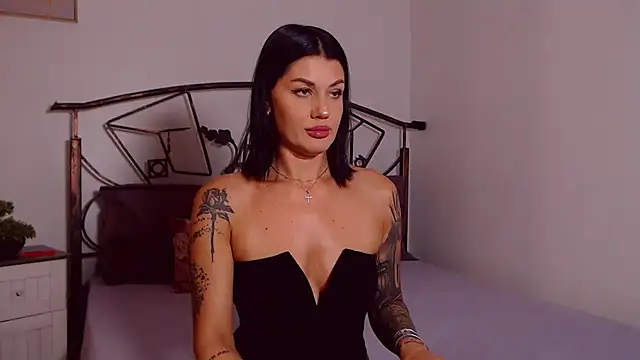 YvonneEverlee online show from July 9, 7:27 pm