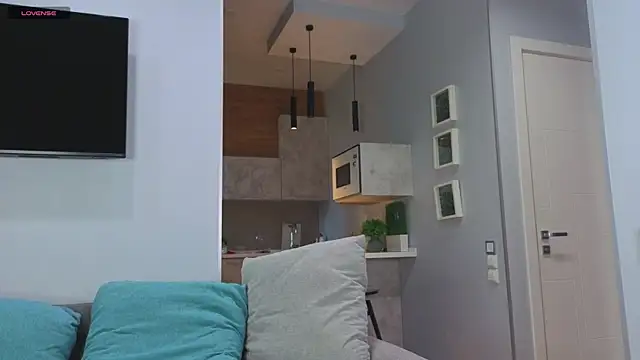 DonnaBurkee online show from April 17, 4:14 am