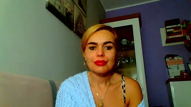 Snapshot of DESIREjenny chatting on December 2, 9:21 am DESIREjenny online show from December 2, 9:21 am
