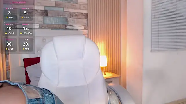 isabella smith  online show from November 6, 8:04 pm