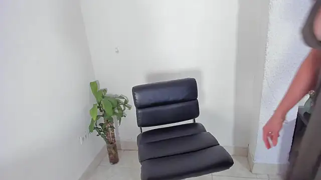 Jessica Herrera  online show from March 10, 10:25 pm