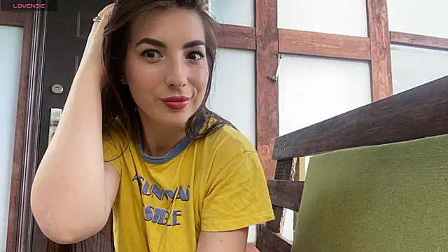 Fiery Brunette  online show from July 18, 5:00 am