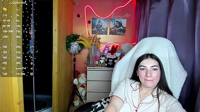 Fiery Brunette  online show from January 6, 8:51 am