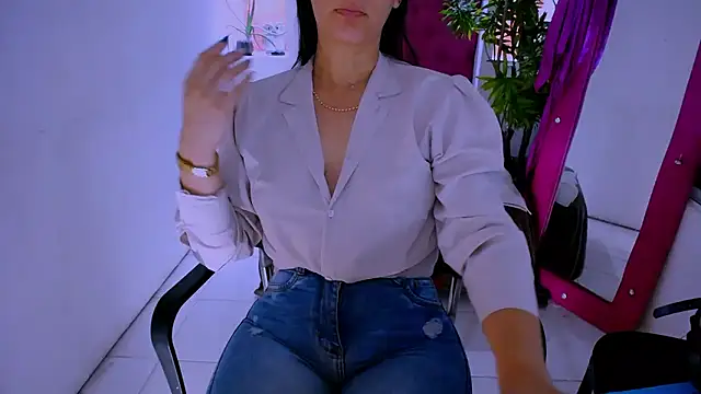 BitterMomXxx online show from January 15, 2:56 pm