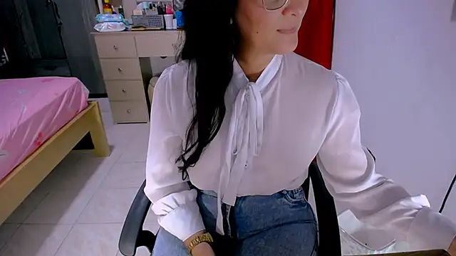 BitterMomXxx online show from June 30, 4:39 pm