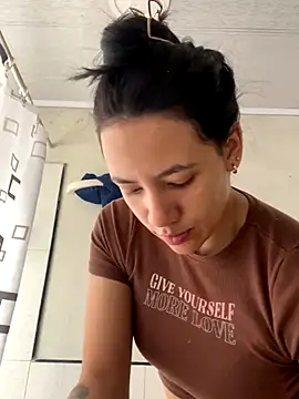 Snapshot of hannahb-e chatting on October 7, 5:28 pm hannahb-e online show from October 7, 5:28 pm