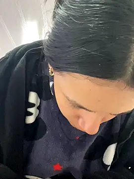 hannahb-e online show from December 1, 6:10 pm