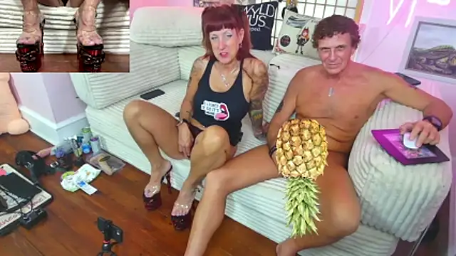 sexyandjagundo online show from April 13, 6:52 pm