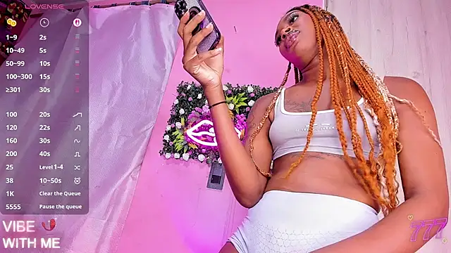 shenielxx online show from July 1, 1:32 pm