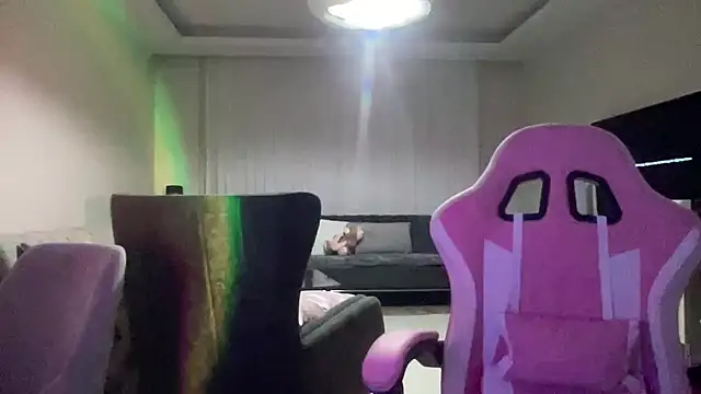 petitebeauty online show from April 20, 10:57 pm