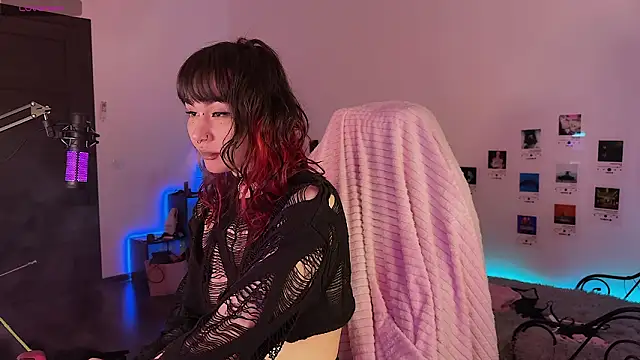 deadlysweet online show from March 17, 3:21 am