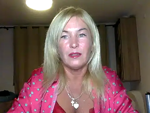 Snapshot of diana58 chatting on September 25, 4:28 pm diana58 online show from September 25, 4:28 pm