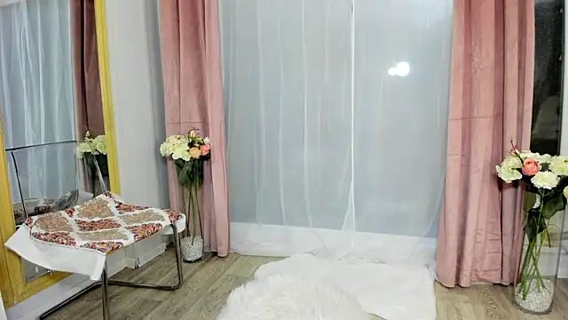 Snapshot of Selena_Reeves chatting on October 8, 5:34 am Selena Reeves online show from October 8, 5:34 am