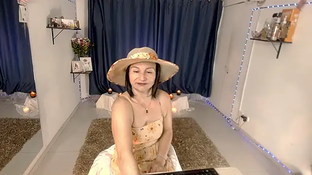 Latin Lola online show from June 4, 8:57 pm