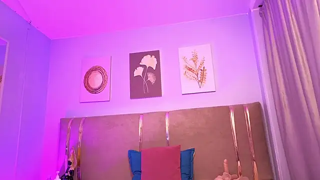 sarah cruzz  online show from December 14, 1:11 am