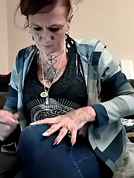 renegade vyxxen online show from December 14, 4:35 pm