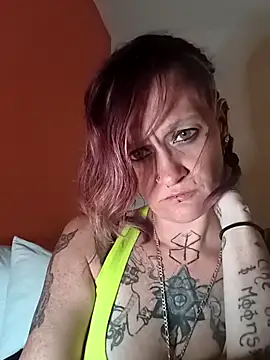 renegade vyxxen online show from March 11, 5:33 am