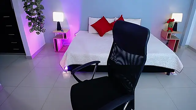 JasmineCampbell  online show from March 20, 1:38 pm