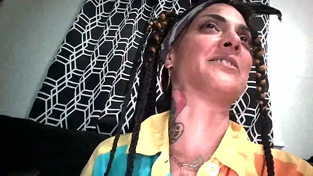 Snapshot of StripKi chatting on October 24, 1:56 am StripKi online show from October 24, 1:56 am
