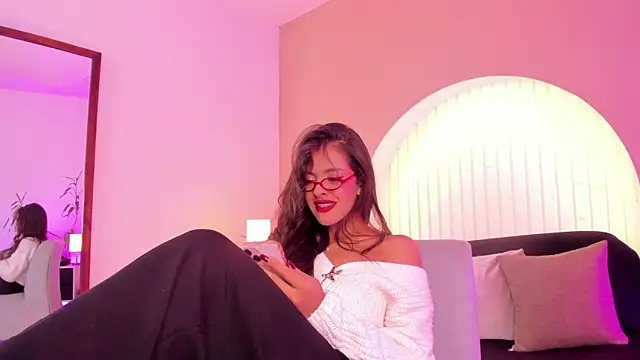 martina duque  online show from May 28, 8:29 pm