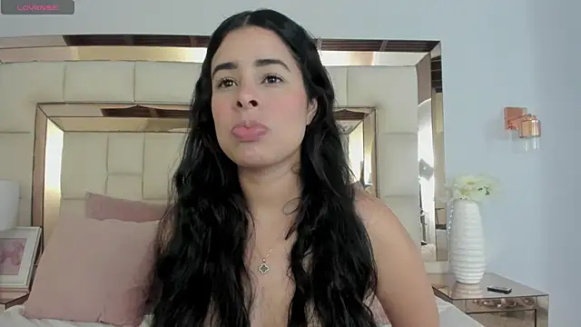 emma castilloo online show from October 5, 4:06 am