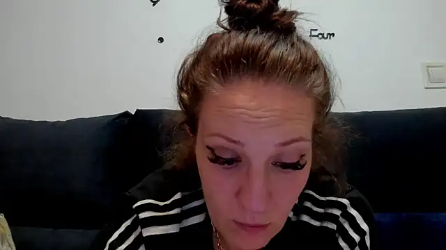 Snapshot of VanessaSquirtt chatting on September 17, 1:25 am VanessaSquirtt online show from September 17, 1:25 am