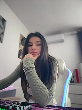 Wet Aarya  online show from March 6, 12:33 pm