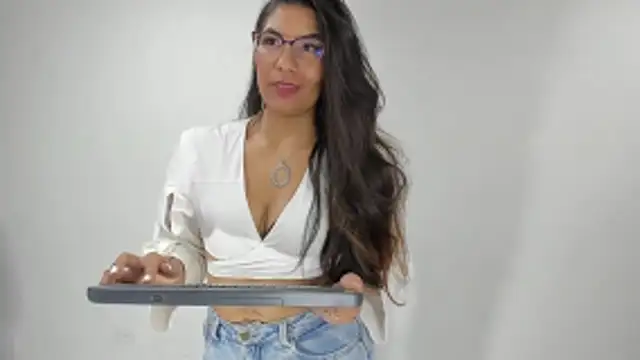 Luna Dumont online show from June 19, 11:35 am
