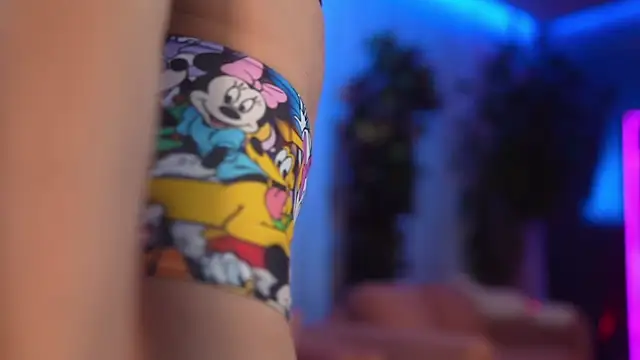 eva fashionista online show from November 6, 7:42 pm