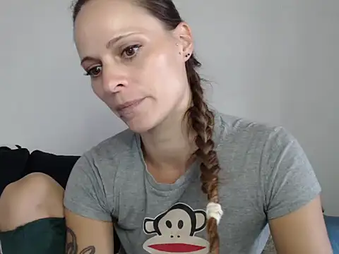 Snapshot of naikah714 chatting on October 18, 1:36 pm naikah714 online show from October 18, 1:36 pm