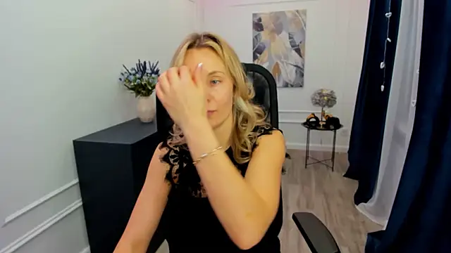 Sinty Devis online show from February 5, 7:00 am