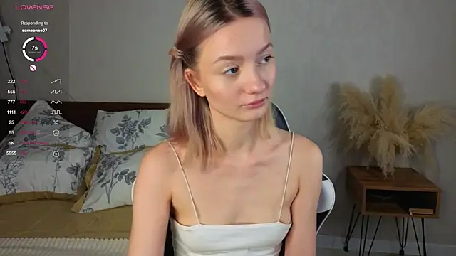 Snapshot of IdaValenti chatting on October 13, 11:07 pm IdaValenti online show from October 13, 11:07 pm
