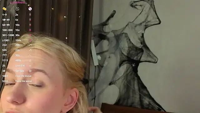 IdaValenti online show from November 2, 11:30 pm