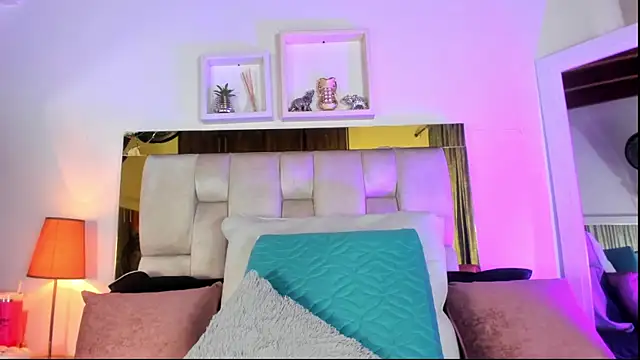 Snapshot of emmy_r chatting on October 11, 12:41 pm emmy r online show from October 11, 12:41 pm
