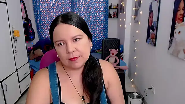 Snapshot of claryssa_ chatting on September 10, 8:09 pm claryssa online show from September 10, 8:09 pm