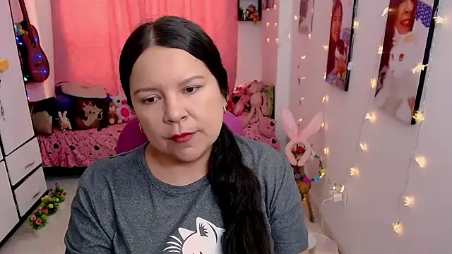 claryssa  online show from April 12, 7:27 pm