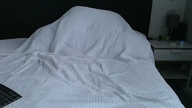 Snapshot of legalyblond chatting on December 2, 8:48 am legalyblond online show from December 2, 8:48 am