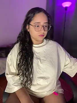 CurlyGirl 1 online show from March 27, 11:05 pm