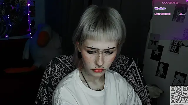 say mary online show from April 10, 11:22 pm