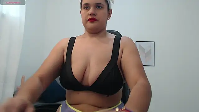 Snapshot of natalia_curvy1 chatting on October 20, 6:11 pm natalia curvy1 online show from October 20, 6:11 pm