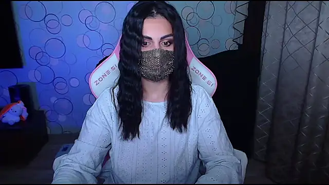 Snapshot of __Yasmina__ chatting on October 1, 5:01 am Yasmina online show from October 1, 5:01 am